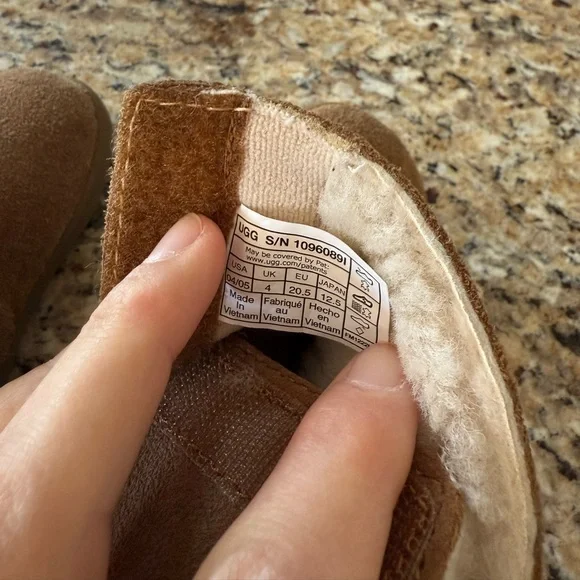 New UGG Keelan Toddler Suede Boots Size 04/05 - Picture 7 of 7